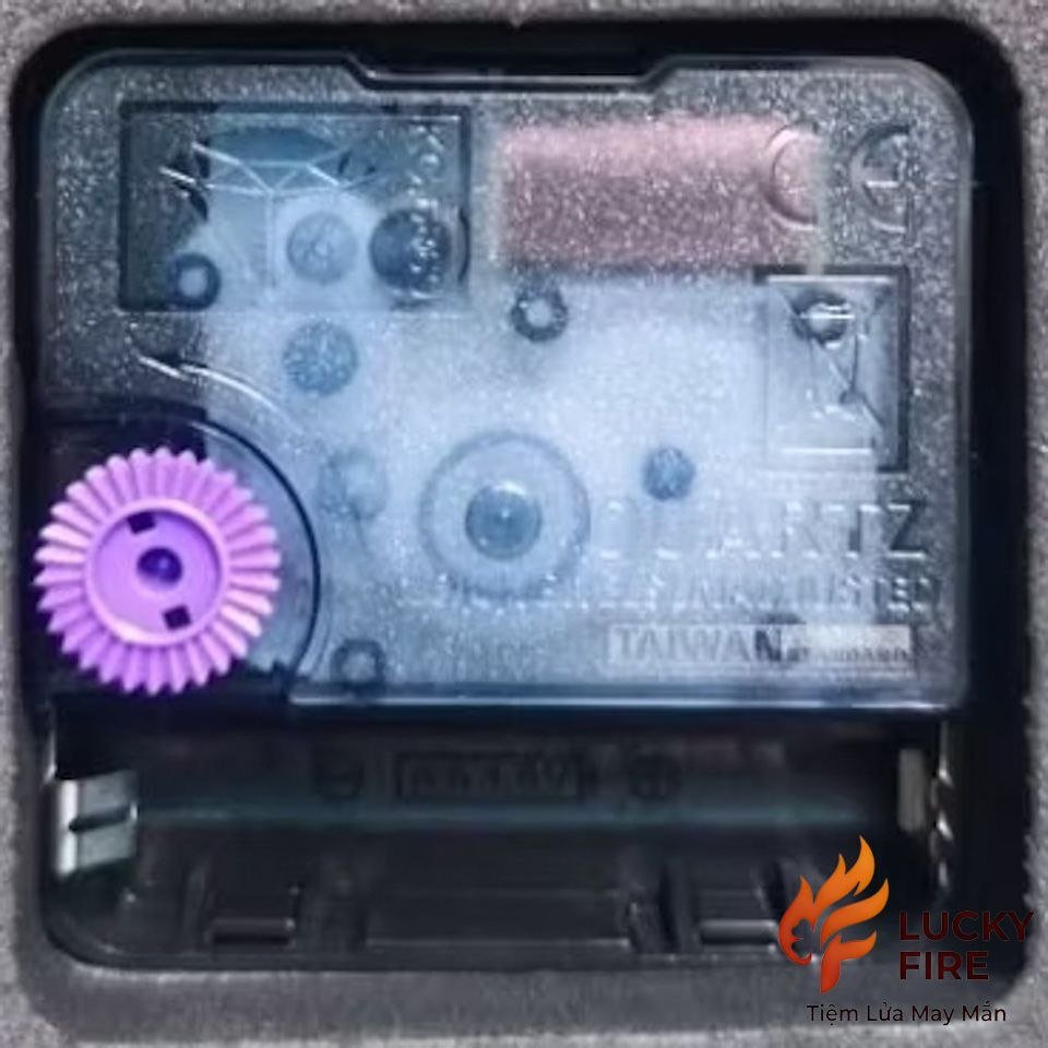 Đồng Hồ Treo Tường Mặt Mica Trưng Bày 12 Cây Zippo - Ảnh 4